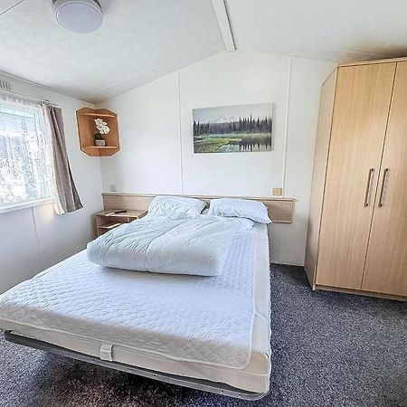 6 Berth Staycation Caravan Nearby Clacton-On-Sea In Essex Ref 26254E Eksteriør billede