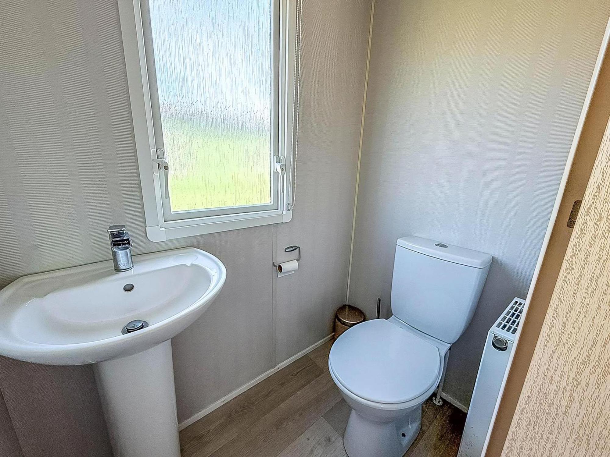 6 Berth Staycation Caravan Nearby Clacton-On-Sea In Essex Ref 26254E Eksteriør billede